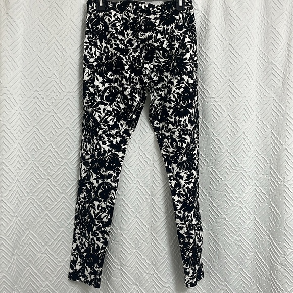 Abercrombie & Fitch Black and White Pattern High Rise Legging - Picture 2 of 3
